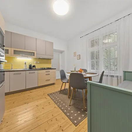 Historic Center Klemensova Апартаменты